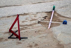 Ямы по ГОСТу: автомобилисты проверили ширину и глубину выбоин