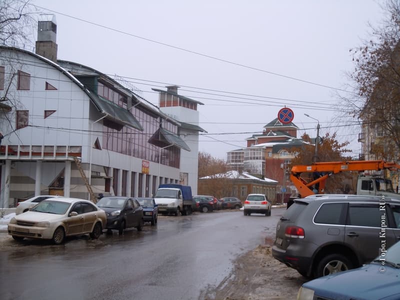 На улицах Герцена и Горбачева устанавливают новые знаки