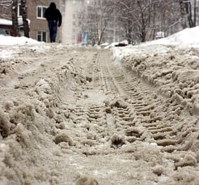 Опять снег и заносы... На дорогах города складывается непростая ситуация