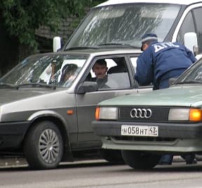 Полицейские жалуются на оскорбления и грозят крупным штрафом за клевету!