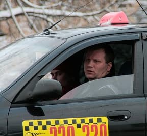 31 декабря либо на такси за двойную плату, либо пешком?