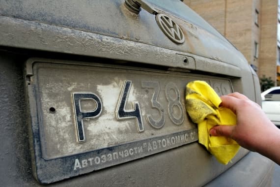 Мойте машины! Автоинспекторы начинают проверять чистоту номеров