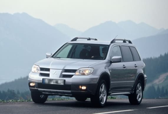 В Слободском районе Мицубиси загорелся на трассе