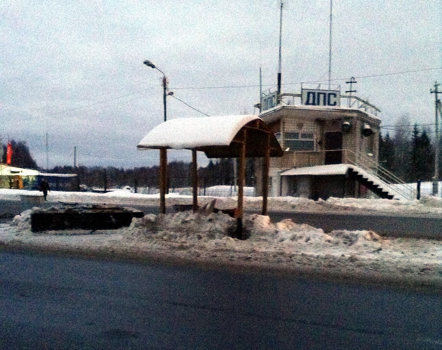 КАМАЗ снес пост ДПС на Советском тракте
