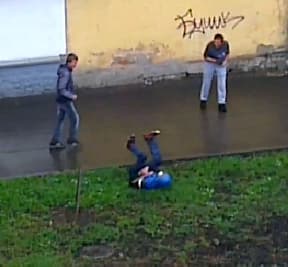 На животе по газону после дождя? Легко!