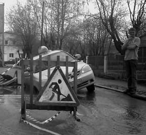 «Шевроле Лачетти» попал в дорожный капкан