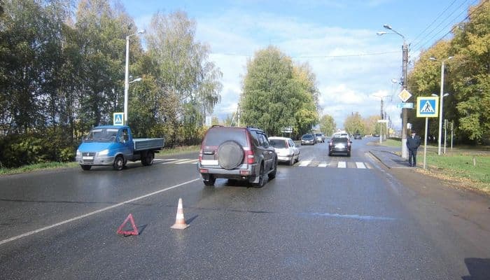 В Кирове мужчина на «Крузаке» врезался в Toyota Sprinter