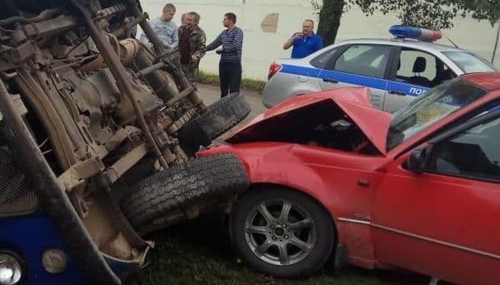 В Советске жестко «встретились» Daewoo и «УАЗик»: одного из водил госпитализировали