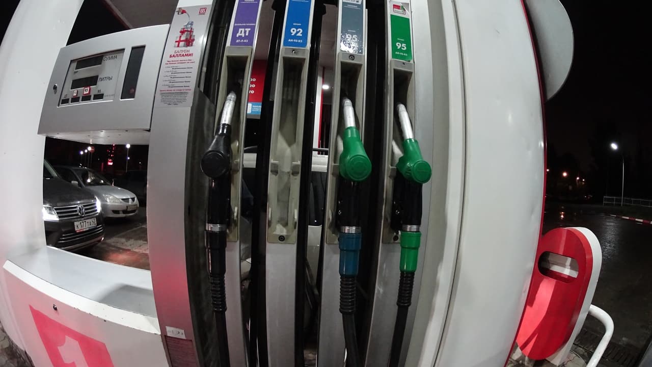 В Москве бензин в три раза доступнее, чем в Кировской области 