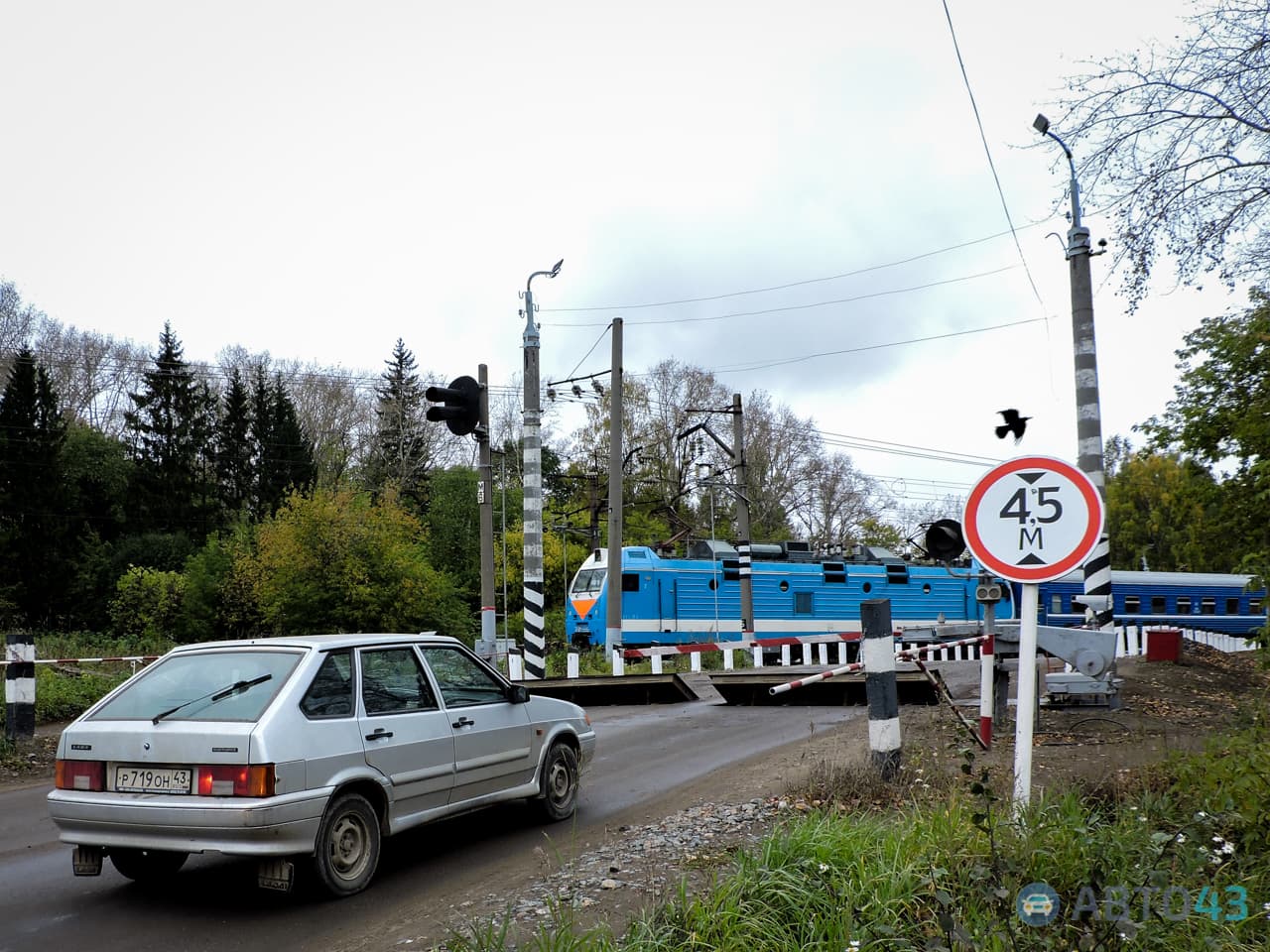 Лишать «прав» на 2 года за нарушения на переезде? Свежая инициатива!