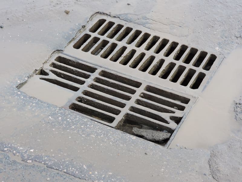 «Пришла весна — растаяли проблемы» : улица Московская утонула в воде