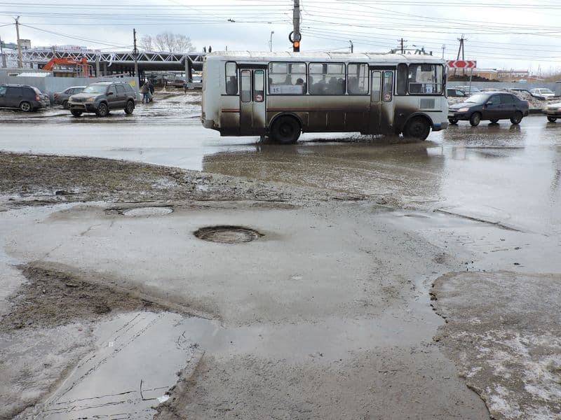 «Пришла весна — растаяли проблемы» : улица Московская утонула в воде