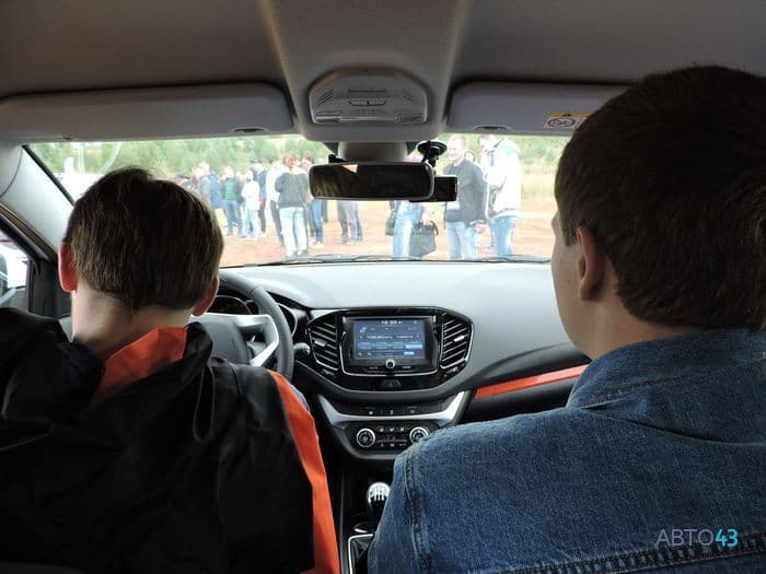 Если в салоне вашего автомобиля течь - не стоит покидать судно