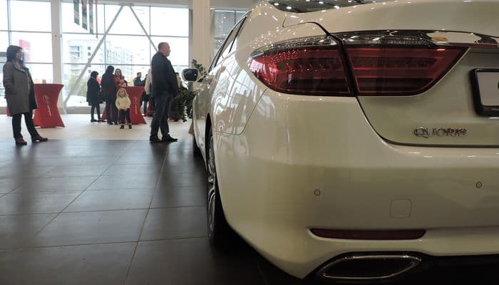 Стали известны самые продаваемые автомобили в России