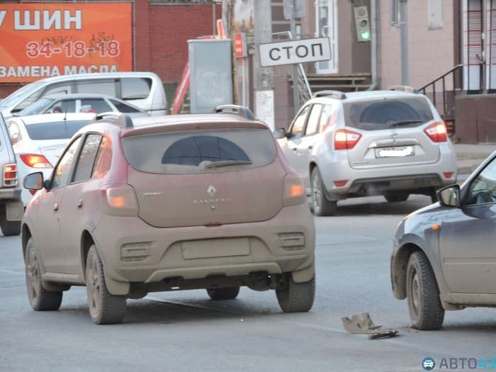 Тройное ДТП собрало огромную пробку на улице Московской