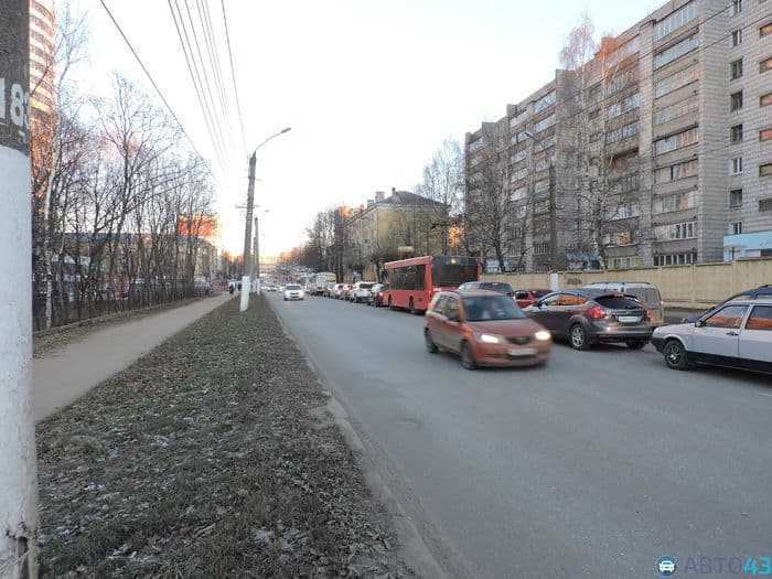 Тройное ДТП собрало огромную пробку на улице Московской