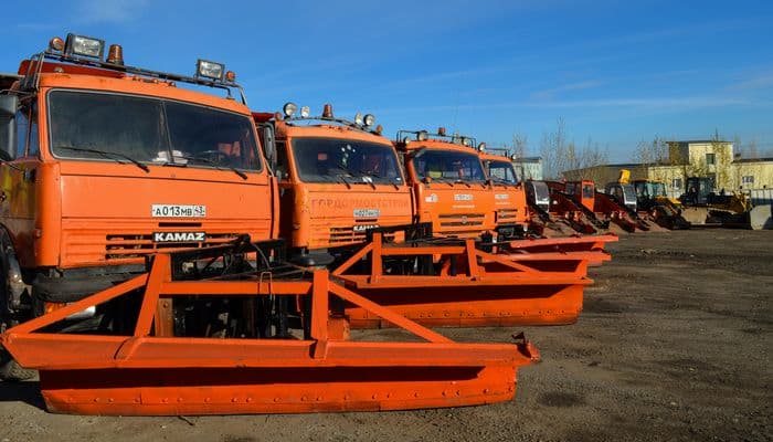 В Кирове начали ворошить снег и перевооружать спецтехнику для уборки улиц