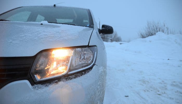 После этого мы крайне не рекомендуем оставлять тряпку под капотом автомобиля