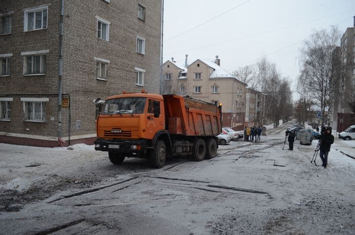 Ямочный ремонт в Кирове: отремонтировано уже более 30-ти участков дороги