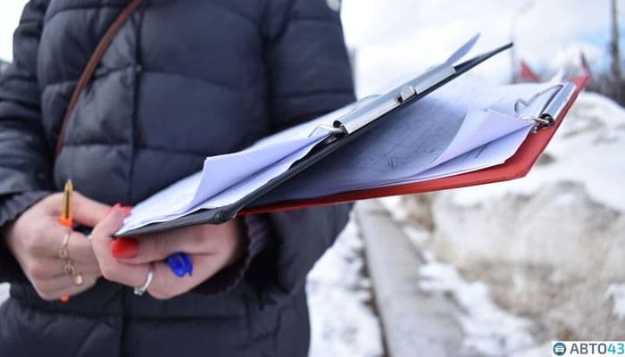 «Пока власти не реагируют». Мама погибшей в ДТП девочки рассказала о сборе подписей