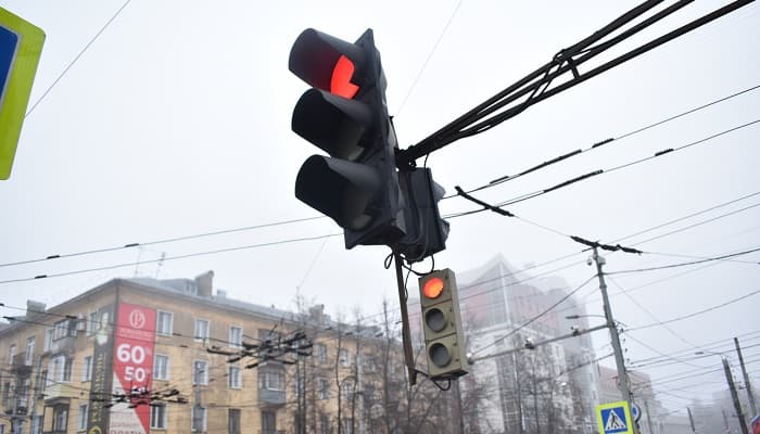 В Кирове устанавливают новые и модернизируют старые светофоры