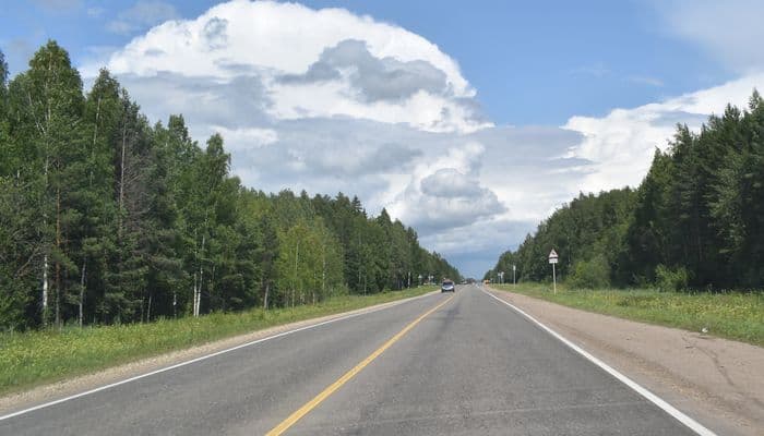 На дорогах Кирова продолжает появляться свежая разметка 