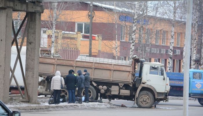 В Кирове на «заколдованном» перекрестке грузовик насмерть сбил пенсионера