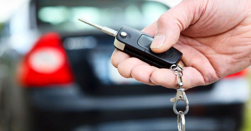 Заправлять машину или ездить на такси? Разбираемся, что выгоднее