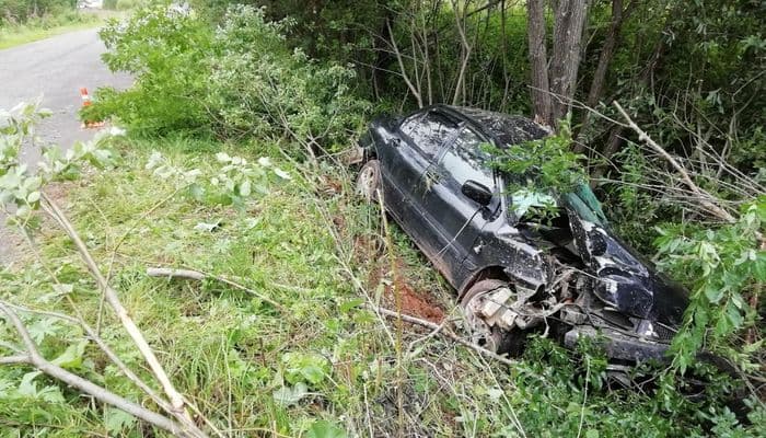 Пьяный водитель на «Лансере» улетел в кювет: три человека получили травмы