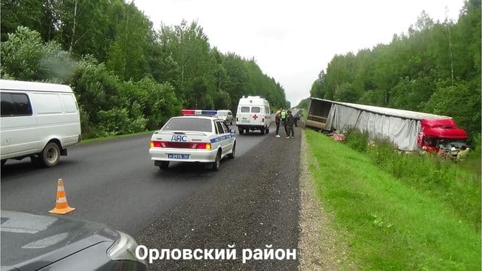 Фура выехала на «встречку» и влетела в «Ниву»: водитель внедорожника скончался