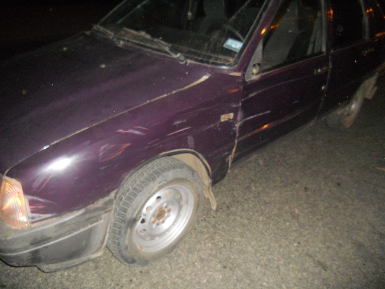 Водитель «ИЖ» наехал на мотоциклиста: от удара мужчина врезался в ограждение