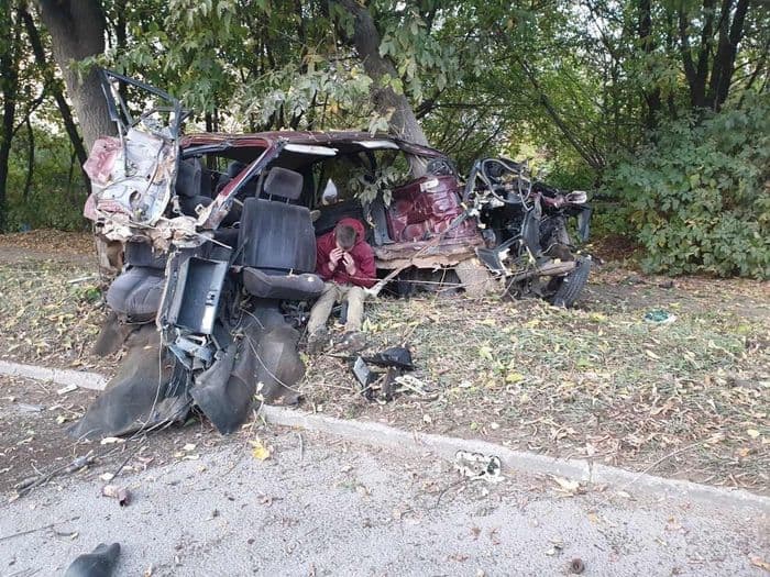 «Машину распластало у столба»: подробности жесткой аварии у авторынка  