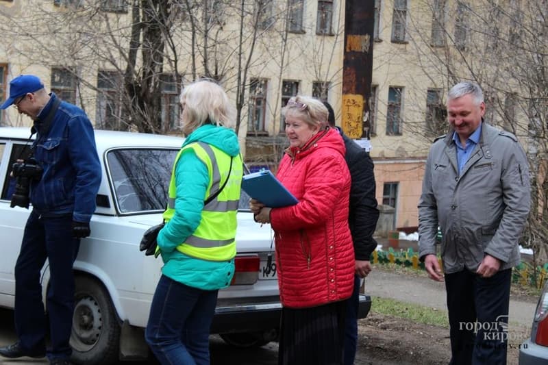 «Раскопки — это незначительно». Дорожники проверили улицу Горбуновой, отремонтированную год назад