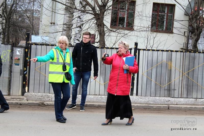 «Раскопки — это незначительно». Дорожники проверили улицу Горбуновой, отремонтированную год назад
