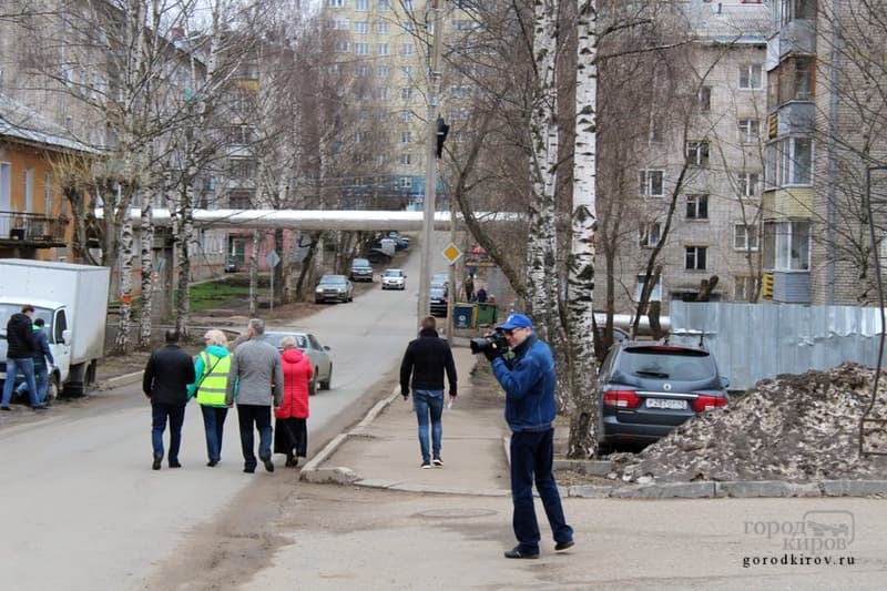 «Раскопки — это незначительно». Дорожники проверили улицу Горбуновой, отремонтированную год назад