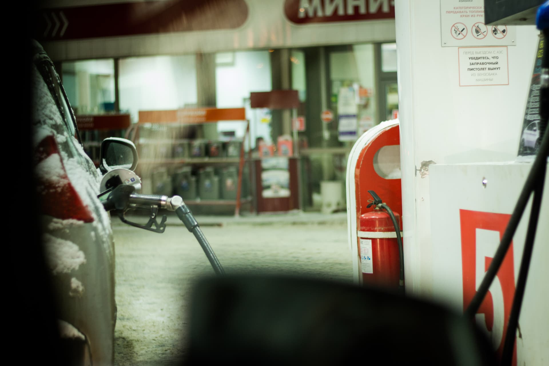 К лету бензин может подорожать на 5 рублей за литр