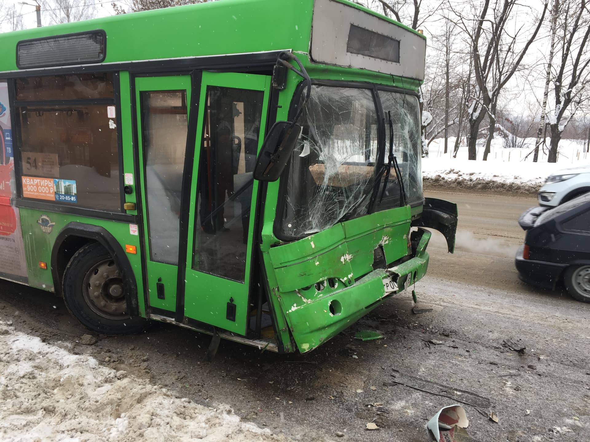 4 человека пострадали при столкновении 2 автобусов в Кирове
