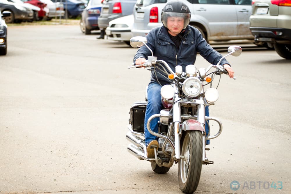 Рокочущая колонна проехала по Кирову – байкеры закрыли сезон