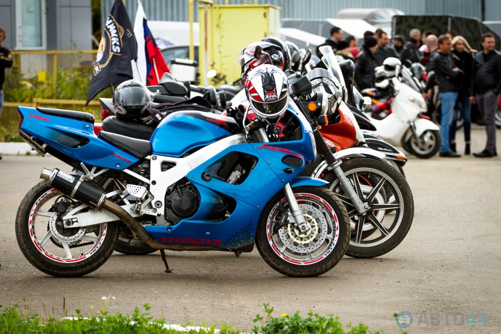 Рокочущая колонна проехала по Кирову – байкеры закрыли сезон