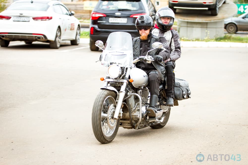 Рокочущая колонна проехала по Кирову – байкеры закрыли сезон