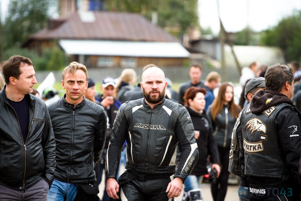 Рокочущая колонна проехала по Кирову – байкеры закрыли сезон