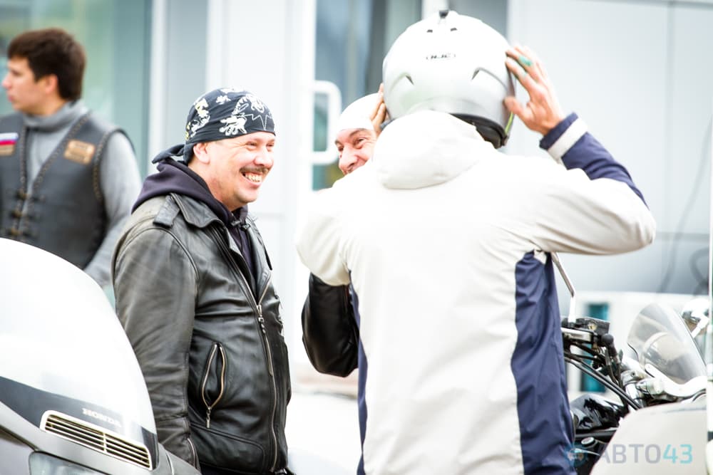 Рокочущая колонна проехала по Кирову – байкеры закрыли сезон