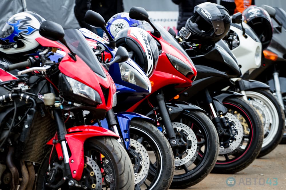 Рокочущая колонна проехала по Кирову – байкеры закрыли сезон