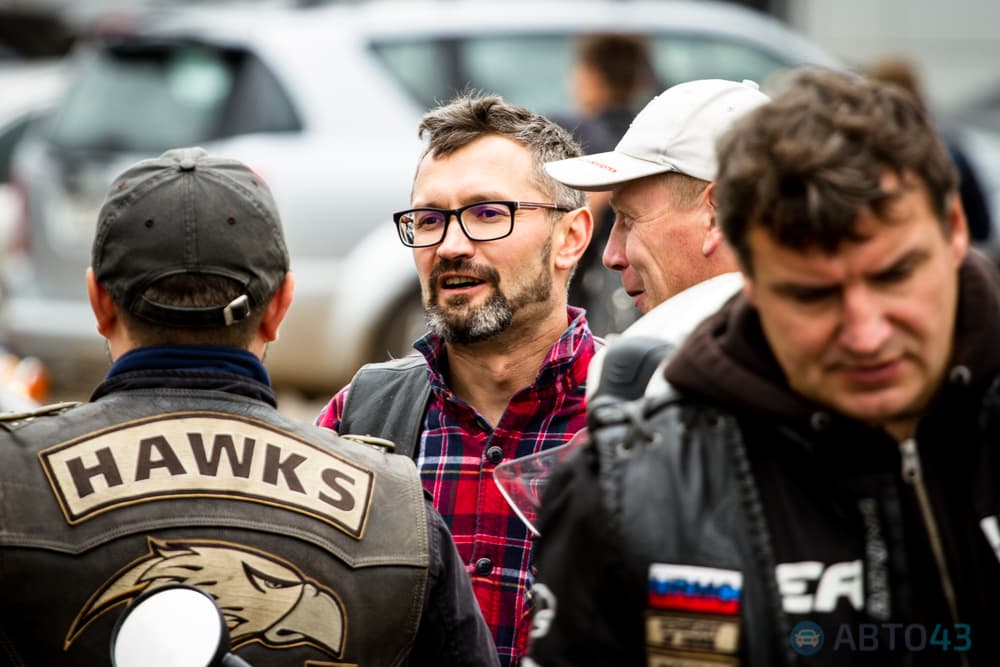 Рокочущая колонна проехала по Кирову – байкеры закрыли сезон