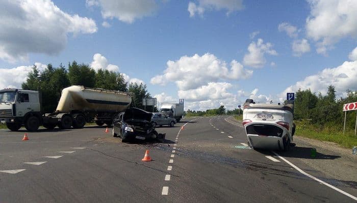 В Котельничском районе произошло жесткое столкновение встречных машин