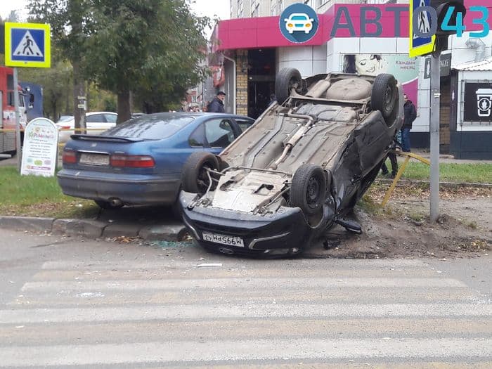 В Кирове на перекрестке Пугачева и Некрасова произошло жесткое ДТП