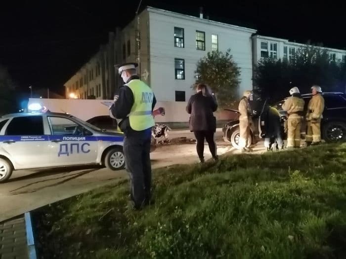 На перекрестке Горького и Герцена произошла жесткая авария: одна машина «в щепки»