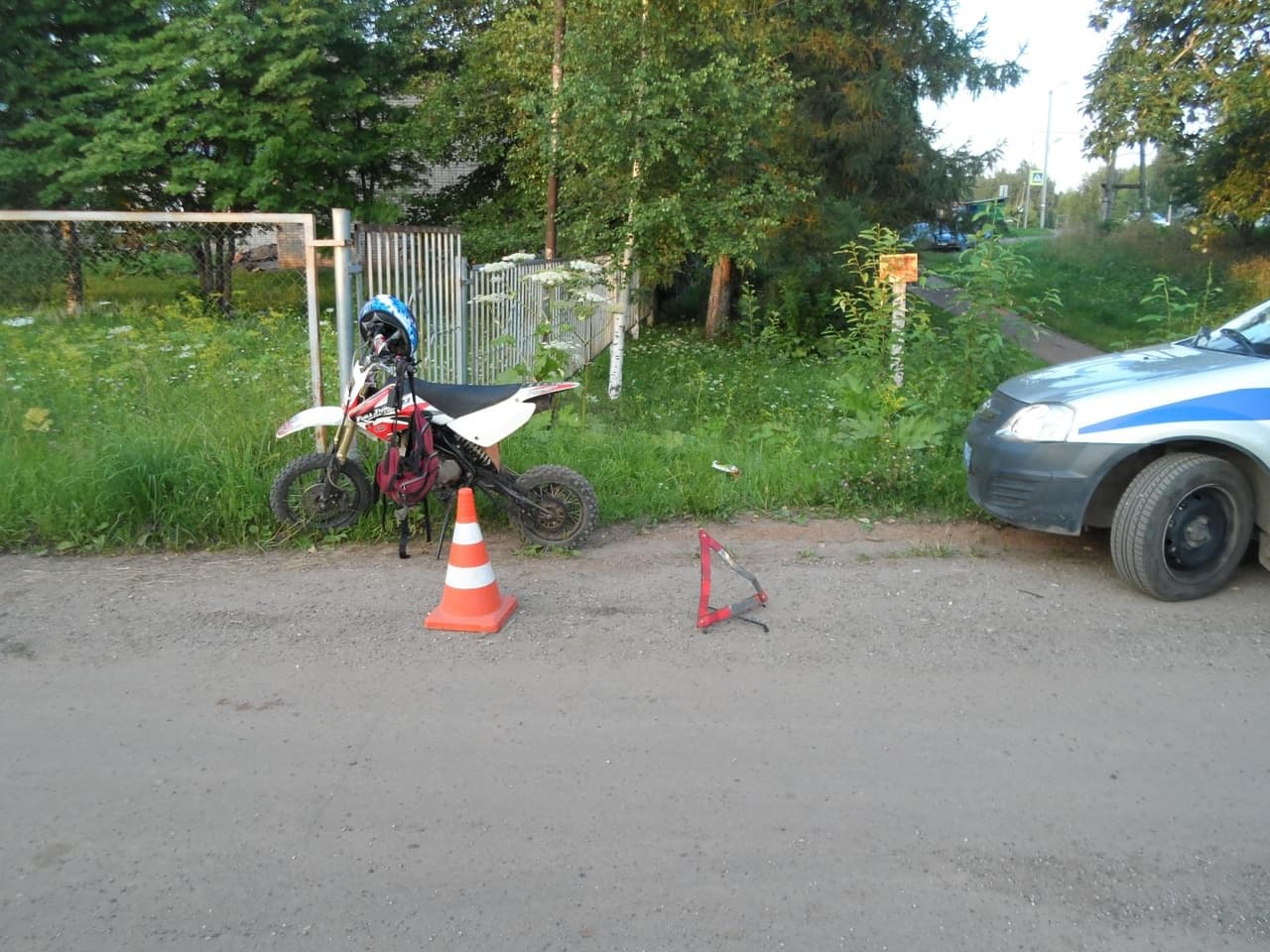 В Кирове 15-летняя девочка на мотоцикле влетела в дерево