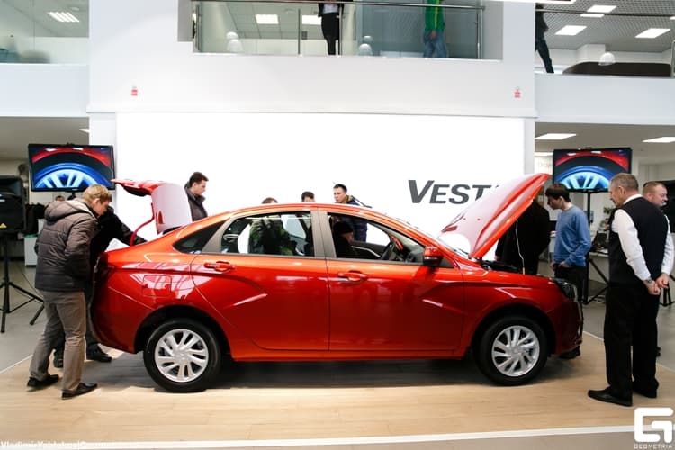 VestaStart в автосалоне ГУСАР. Фотоотчет