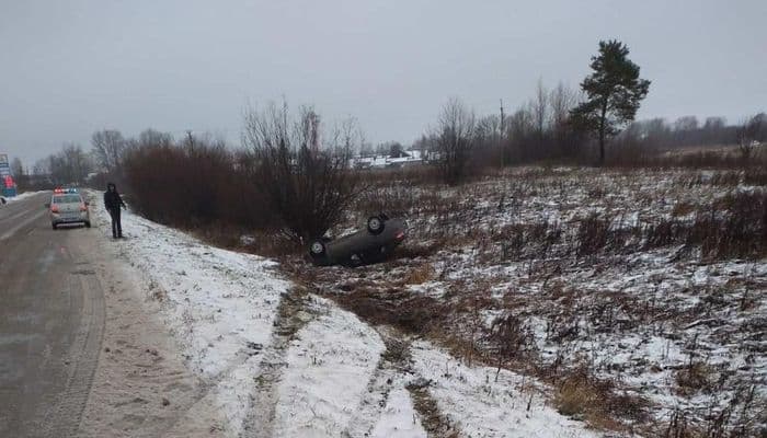 В Оричевском районе мужчина перевернул «Гранту»: ему потребовалась госпитализация